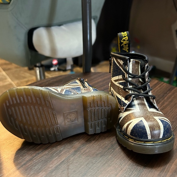 Toddler British flag dr martens - Picture 4 of 5